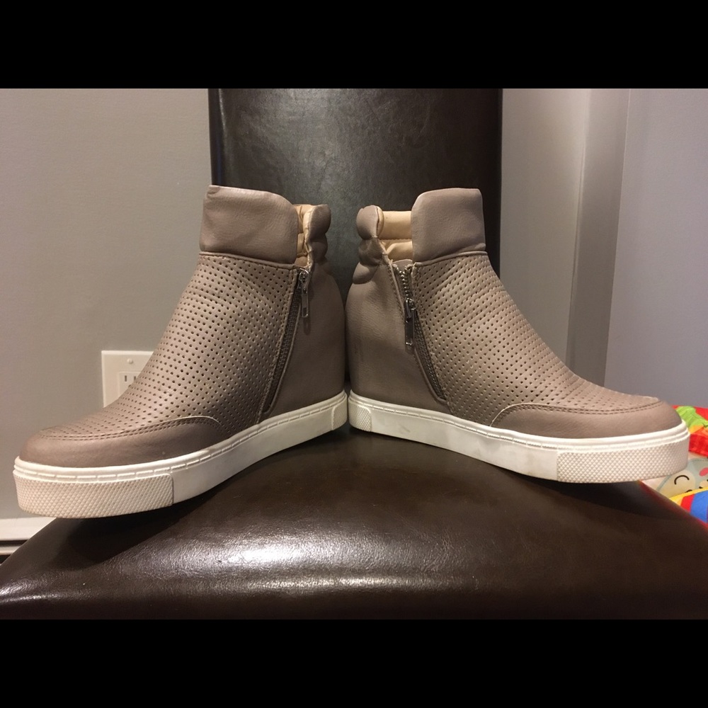 Excellent condition -Taupe Wedge sneaker